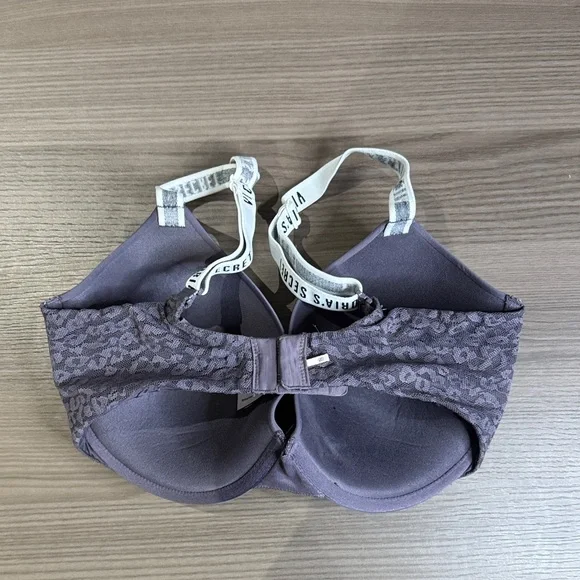 Victoria's Secret Lavender Bra with Logo Straps - Picture 3 of 7